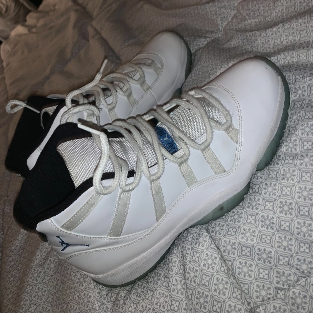 Jordan 11 Legend Blue